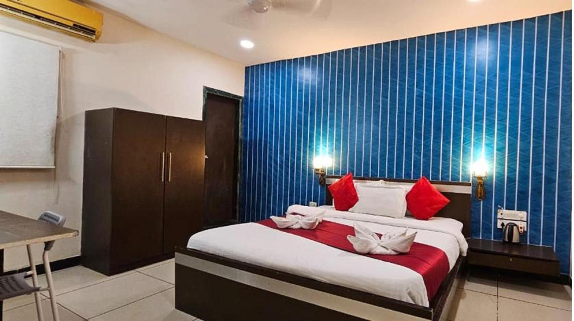 Hotel Sunshine Airport Мумбаи Экстерьер фото