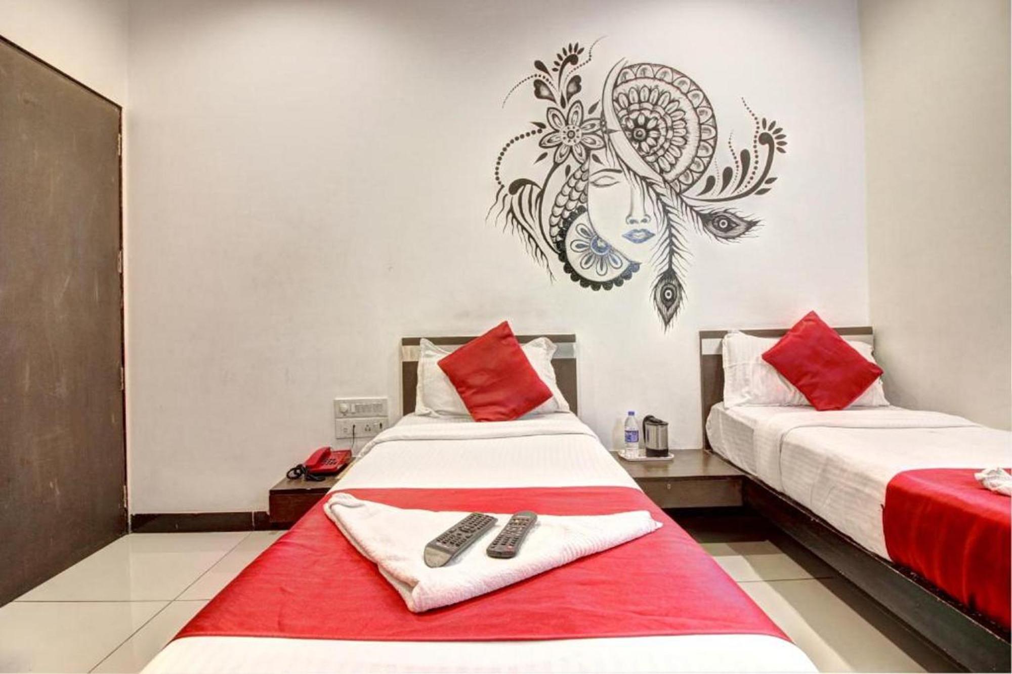 Hotel Sunshine Airport Мумбаи Экстерьер фото