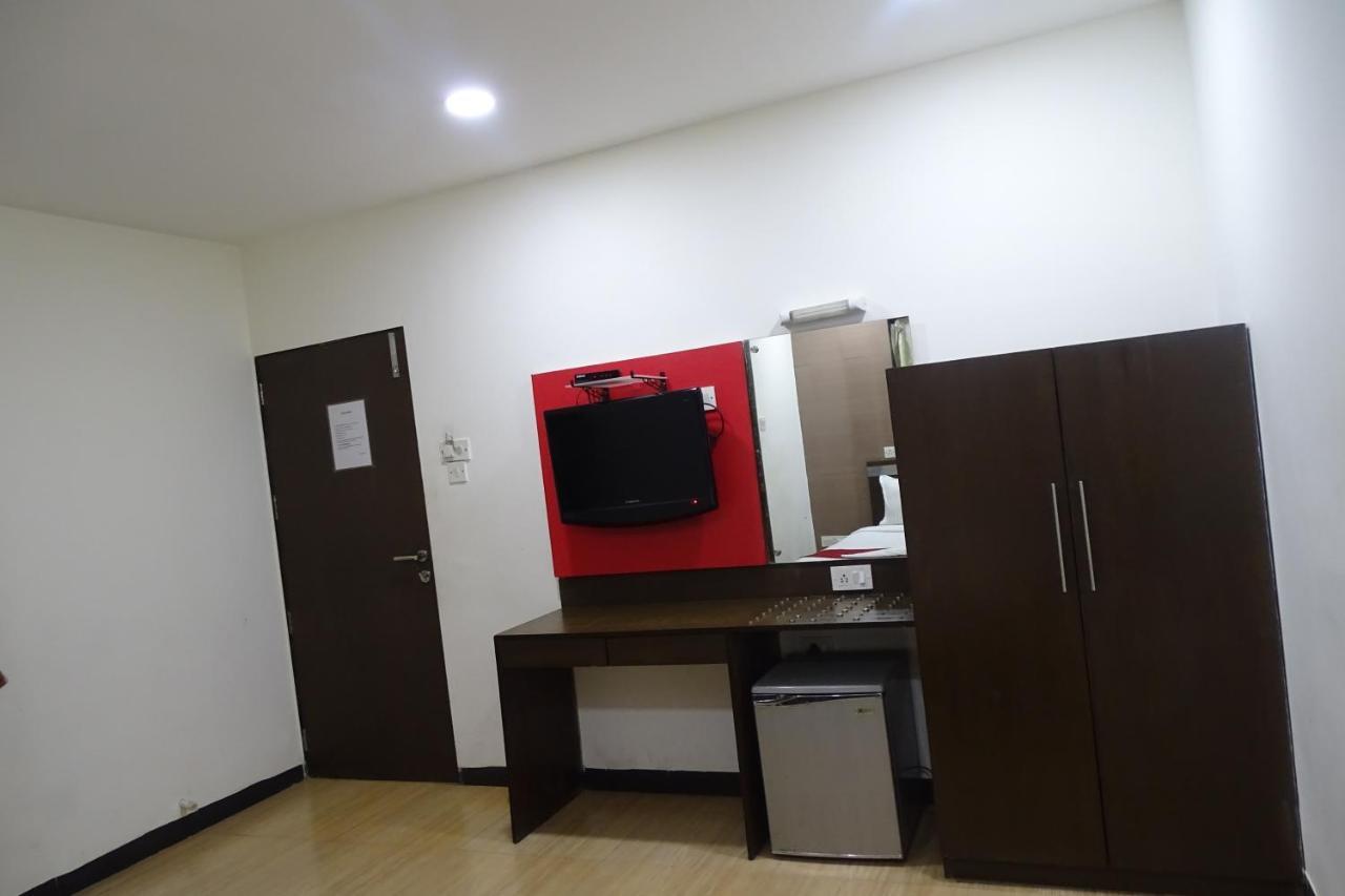 Hotel Sunshine Airport Мумбаи Экстерьер фото