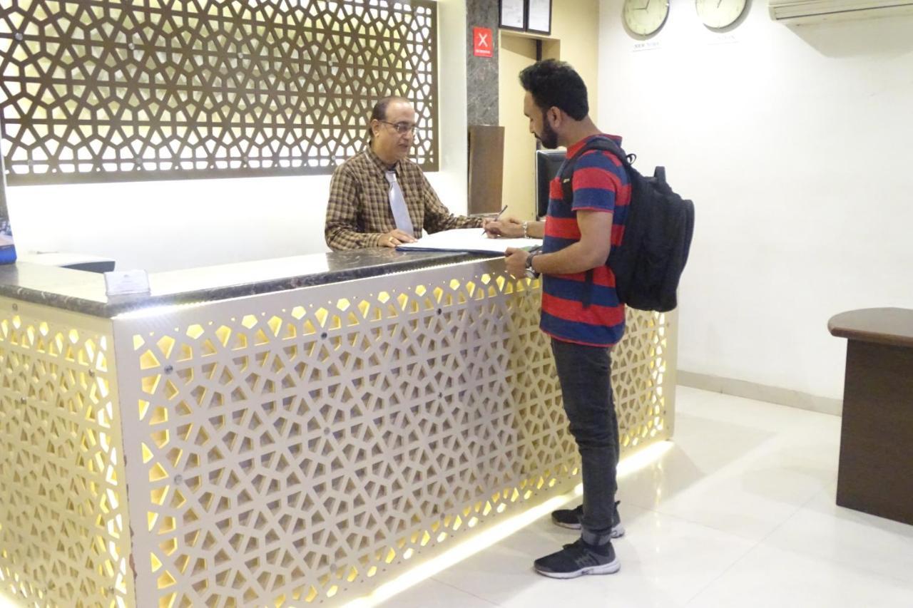 Hotel Sunshine Airport Мумбаи Экстерьер фото