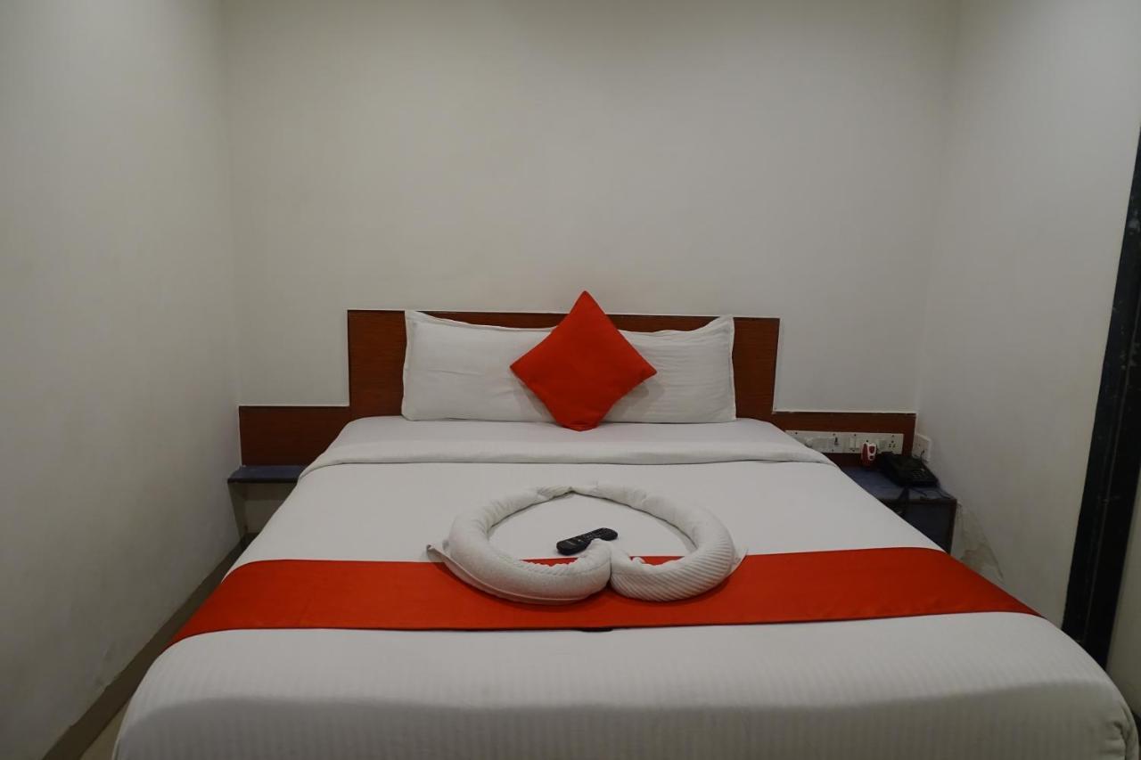 Hotel Sunshine Airport Мумбаи Экстерьер фото
