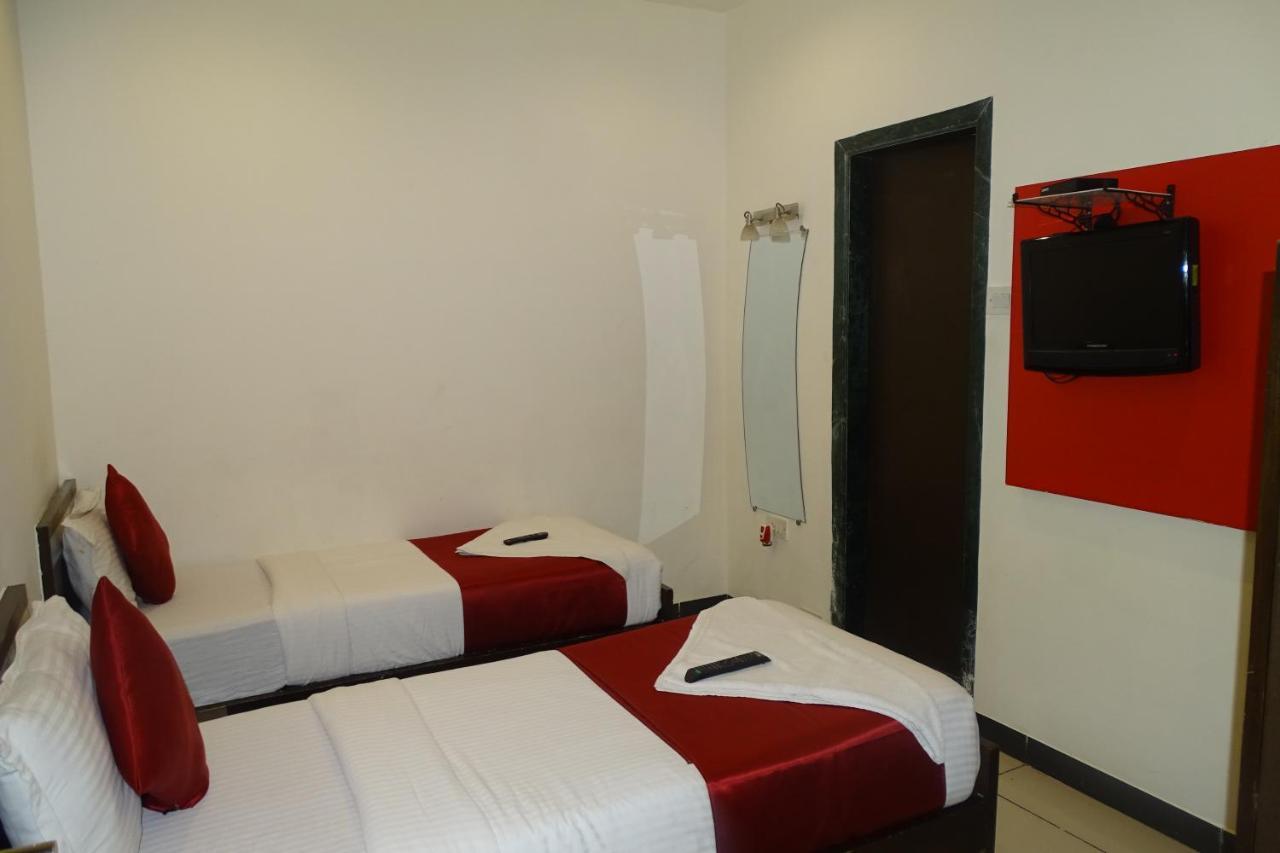 Hotel Sunshine Airport Мумбаи Экстерьер фото