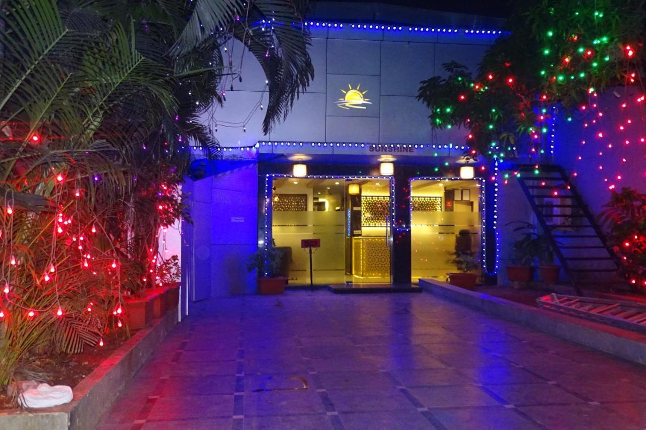 Hotel Sunshine Airport Мумбаи Экстерьер фото