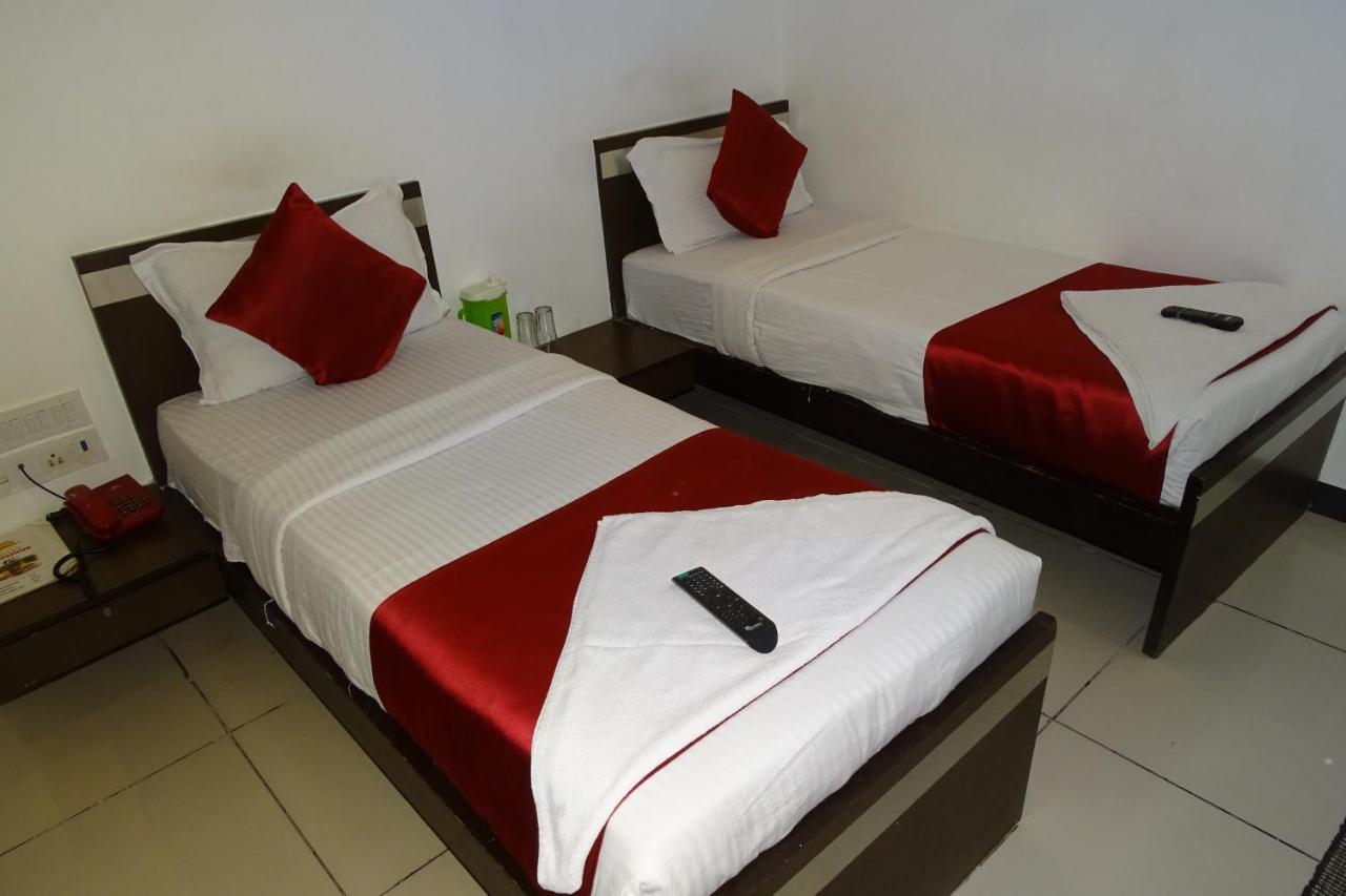 Hotel Sunshine Airport Мумбаи Экстерьер фото